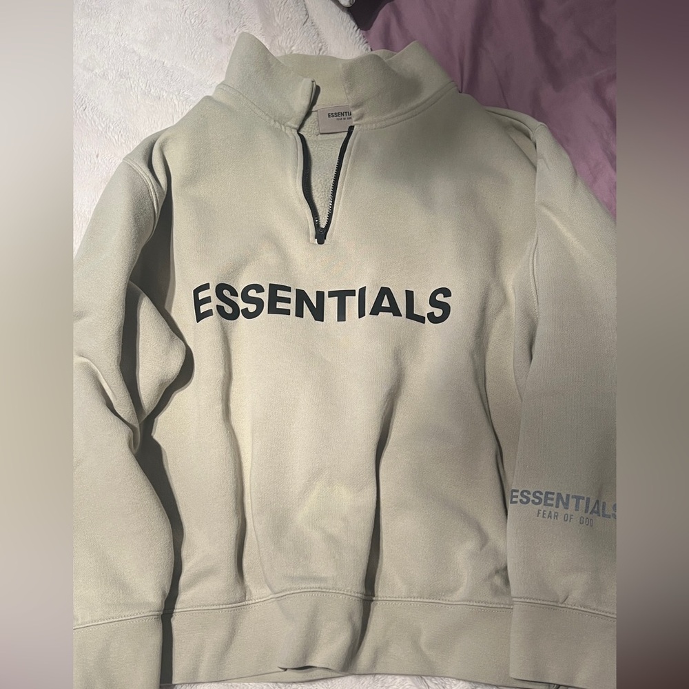 Essentials Pull Over